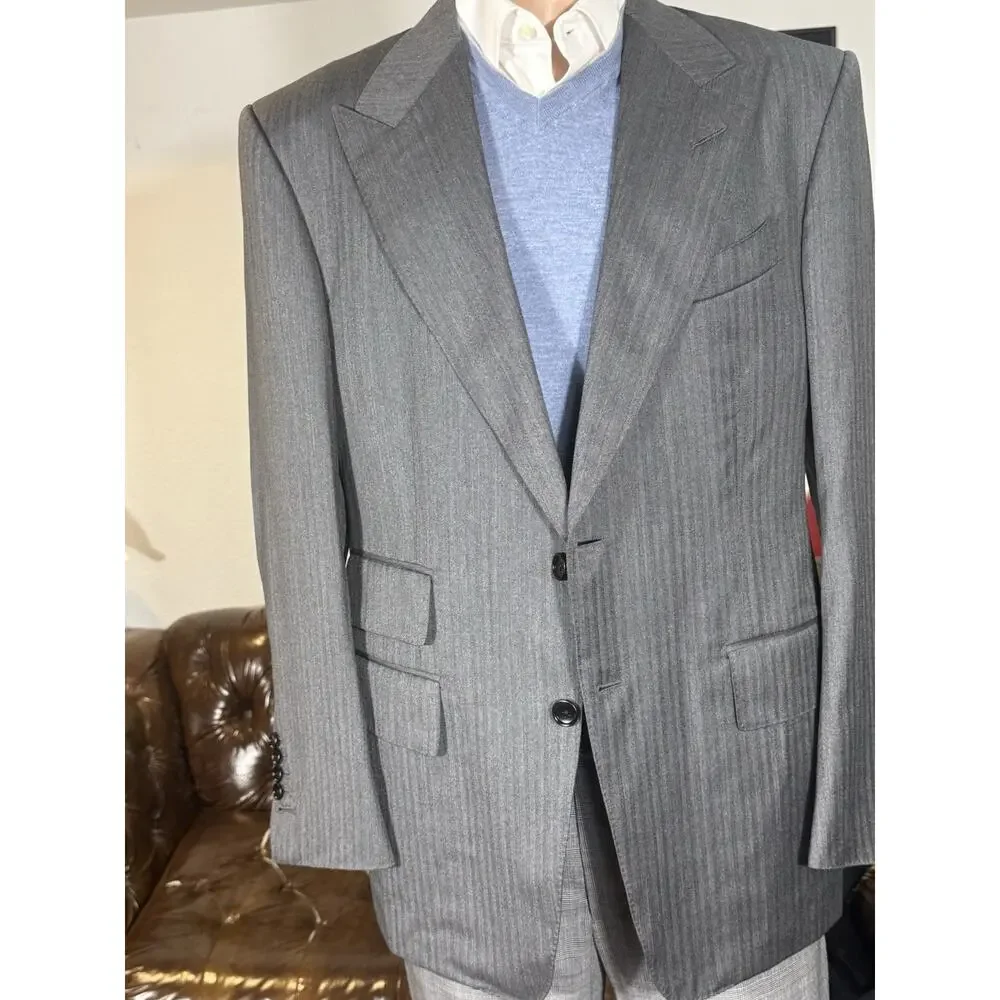 Tom Ford Herringbone Gray Wool 2Pc Suit Windsor Peak Lapel 52R 42R US 35x31 New